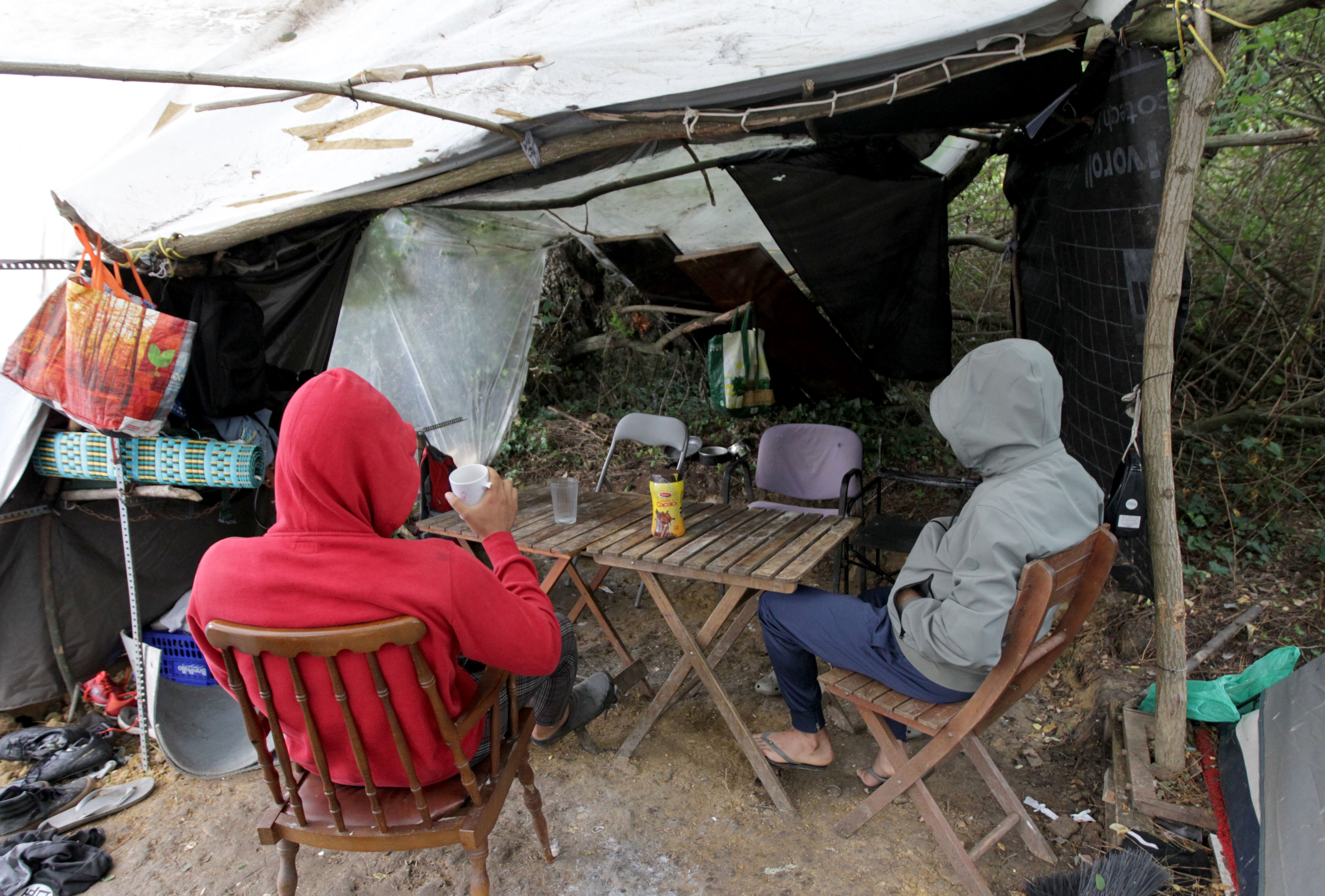 Un campamento de migrantes desconocido e invisible en unos montes de Bizkaia