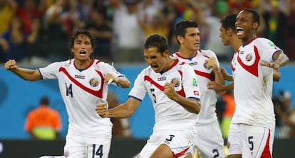 Los jugadores de Costa Rica celebran el pase a cuartos.
