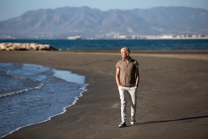 Carlos Salillas, en la playa de El Palo (Málaga).