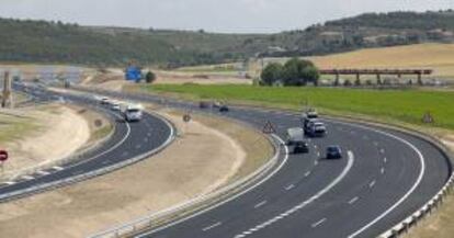 En la imagen, el nudo que conecta la N-I con el peaje de la autopista A1 que une Vitoria y Madrid. EFE/Archivo
