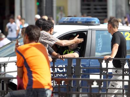 Prostitución masculina en la Puerta del Sol.