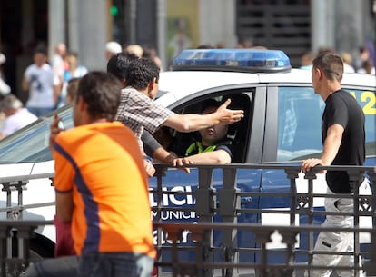 Prostitución masculina en la Puerta del Sol.