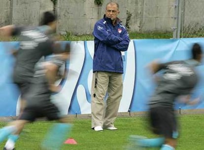 Fatih Terim controla una sesión preparatoria de su equipo.