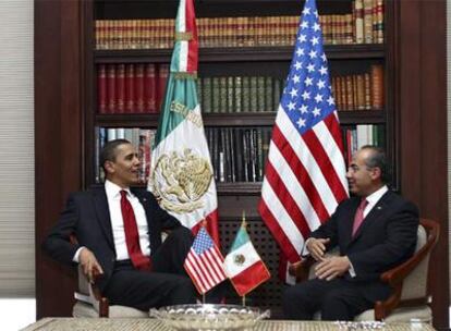 Obama y Calderón, antes de una reunión privada celebrada anoche en la residencia presidencial de Los Pinos, en Ciudad de México.