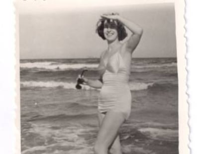 Carmen Muñoz, en la playa.