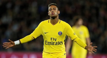 Neymar celebra un gol con el PSG. 