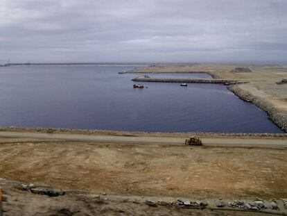ÚLTIMO BLOQUE DEL DIQUE DE LA NUEVA DÁRSENA DE A CORUÑA
