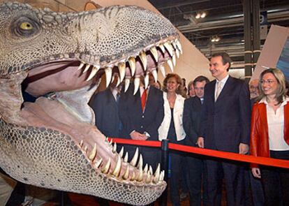 José Luis Rodríguez Zapatero, en el pabellón de Teruel, durante su visita ayer a Fitur.