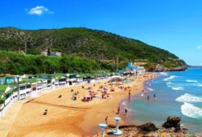 La playa de les Casetes, en Garraf (Barcelona).