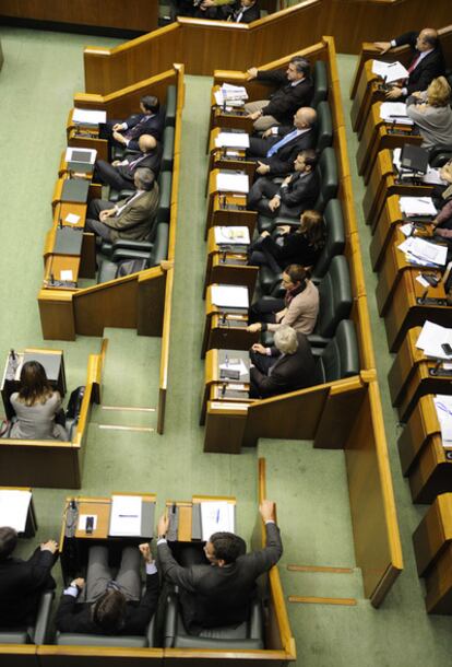 Vista de un pleno en el Parlamento vasco.