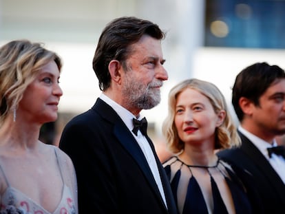 El director Nanni Moretti (segundo por la derecha) con las actrices Alba Rohrwacher (izquierda) y Margherita Buy y el actor Riccardo Scamarcio.