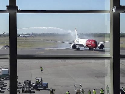 La primera aeronave de Norwegian en el aeropuerto de Ezeiza, antes de su vuelo inaugural el 16 de febrero de 2018.