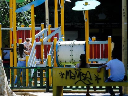 Ambiente en un parque infantil de Sevilla.
