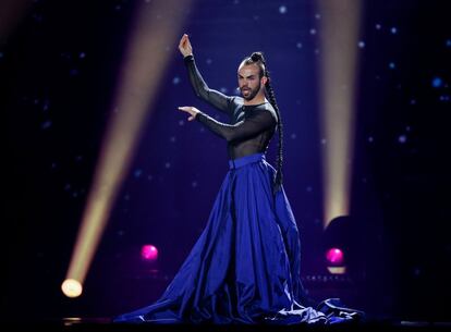 El cantante de Montenegro Slavko Kalezic interpreta la canción "Space".