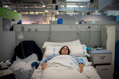 Carmen Terrazas in Madrid‘s Enfermera Isabel Zendal Hospital on November 24.