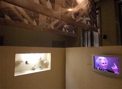 Sala dedicada a &#39;La plaça del Diamant&#39; en la exposición sobre la obra de Mercè Rodoreda.