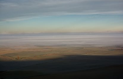 En Palencia se encuentra la Llanura de la Nava, en Tierra de Campos, que acogió el siglo pasado a colonos de pueblos que quedaron sepultados por pantanos construidos durante el régimen franquista.