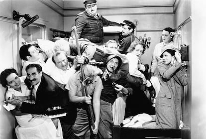 Una imagen de la película 'Una noche en la ópera' de 1935, dirigida por Sam Wood, y protagonizada por los Hermanos Marx.