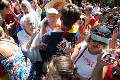 Pontevedra, localidad de origen de la futbolista Teresa Abelleira, celebra con los abuelos de la joven, la victoria en el Mundial.