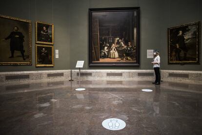 Vista de la sala con 'Las Meninas', en el Museo del Prado, con una selección de 250 de sus obras.