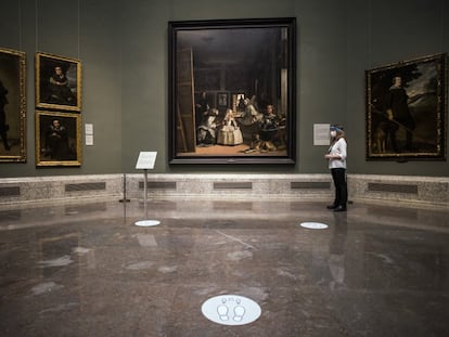 Vista de la sala con 'Las Meninas', en el Museo del Prado, con una selección de 250 de sus obras.