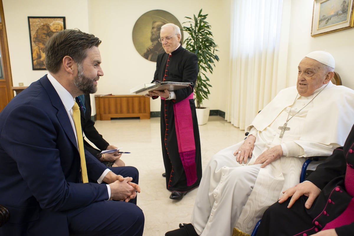 Después del Papa: silencio, humo y decisiones eternas
