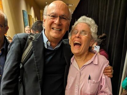 Dora María Téllez junto al periodista nicaragüense Carlos Fernando Chamorro, en Washington, este jueves.