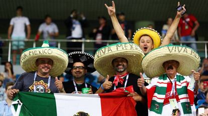 Algunos aficionados de M&eacute;xico durante el juego contra Nueva Zelanda