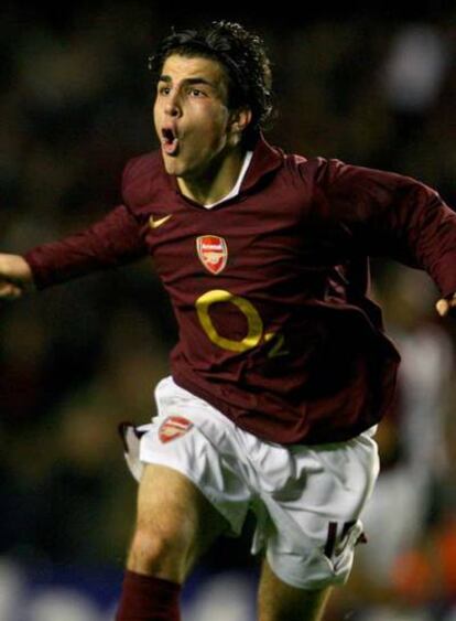 Cesc celebra un gol con el Arsenal.