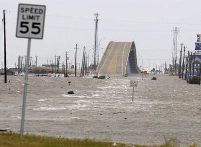 Primeras inundaciones provocadas por el Ike en Tejas