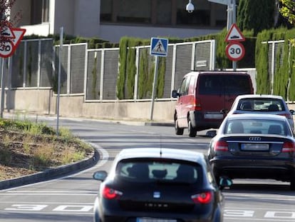 Acceso a La Moraleja (Paseo del Conde de los Gaitanes) desde la M-12.