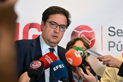 El ministro para la Transformación Digital y de la Función Pública, Óscar López, atiende a los medios este martes en Madrid.