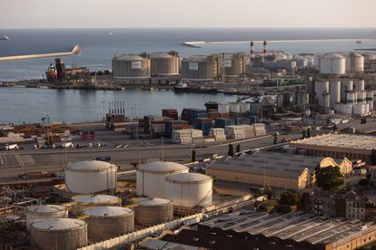 Panorámica del puerto de Barcelona.