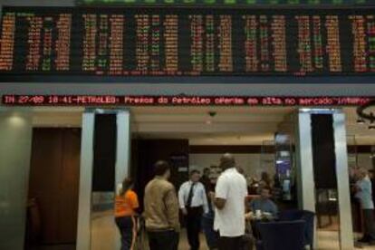 El índice Ibovespa de Sao Paulo repuntó un 0,08 %, hasta los 55.092 puntos, luego de operaciones por 6.312 millones de reales (unos 3.175 millones de dólares). EFE/Archivo