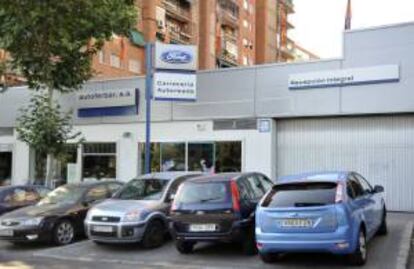 Vista de un concesionario de ventas de vehículos en Madrid. EFE/Archivo