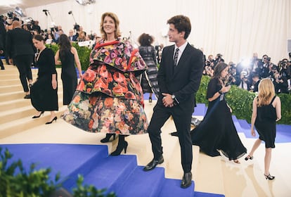 Con su madre en la MET Gala y el vestido viral de Comme Des Garçons.