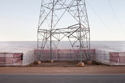 Torre eléctrica en el pueblo Los Infiernos.