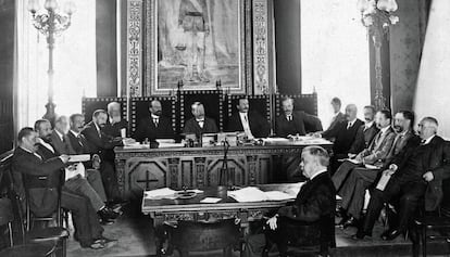 El 1914 la Mancomunitat va néixer sota un ideal de mitificació basat en un passat gloriós de la nació.