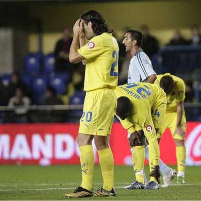 Fuentes, Altidore y Franco se lamentan.