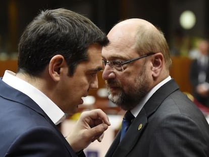 El primer ministre grec, Alexis Tsipras, i el president del Parlamento Europeu, Martin Schulz, en una cimera a Brussel·les el 25 de juny passat.