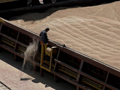 El bloqueo ruso de puertos ucranios impide al país exportar los más de 20 millones de toneladas de cereales que se acumulan en sus silos.