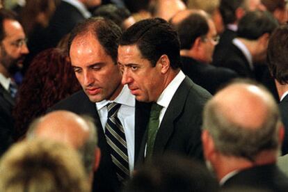 Francisco Camps y Eduardo Zaplana, en un acto oficial en la Generalitat en octubre de 2003.