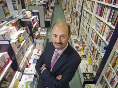 Antoni Daura, en una librería de Barcelona.