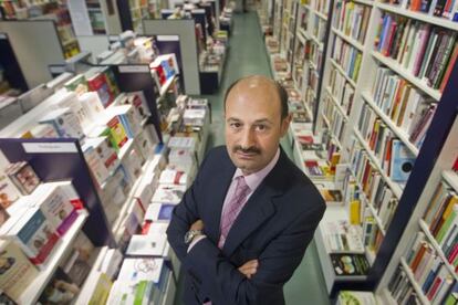 Antoni Daura, en una librería de Barcelona.
