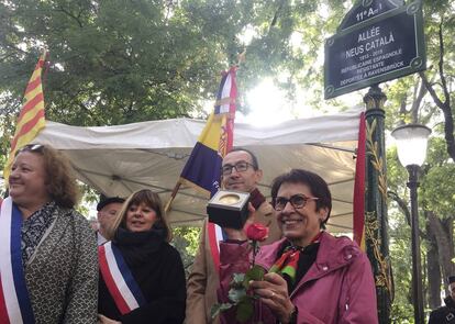 La hija de Neus Català, Margarita Català, interviene en el homenaje a su madre en París.