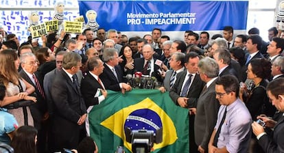 Deputados lan&ccedil;am a frente Pr&oacute; Impeachment.