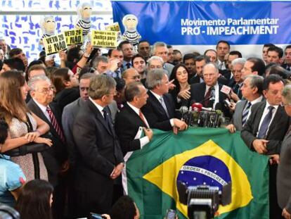 Deputados lan&ccedil;am a frente Pr&oacute; Impeachment.