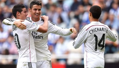 Ronaldo celebra su tercer gol, junto a Chicharito y James.