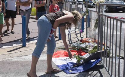 Flores contra el atentado en el Paseo de los Ingleses de Niza