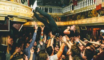 Cage the Elephant en concert a Nova York.